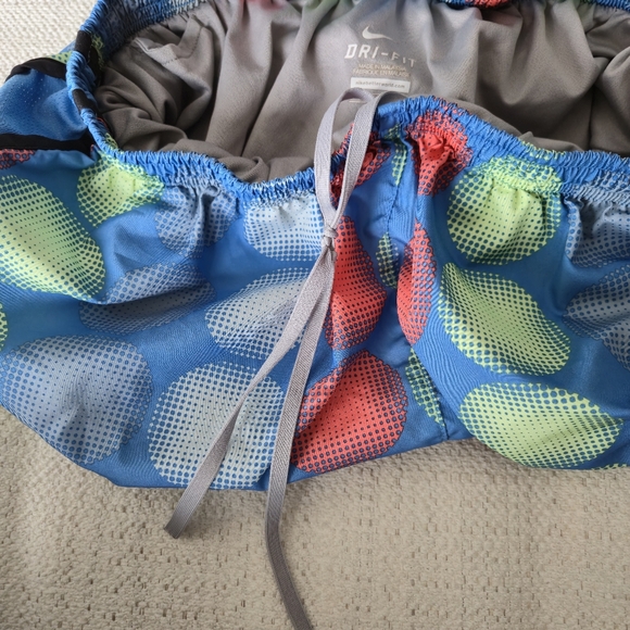 Women Nike Dri Fit Tempo Running Shorts M Yoga Hike Walk Workout Pilates Ball - Picture 4 of 6